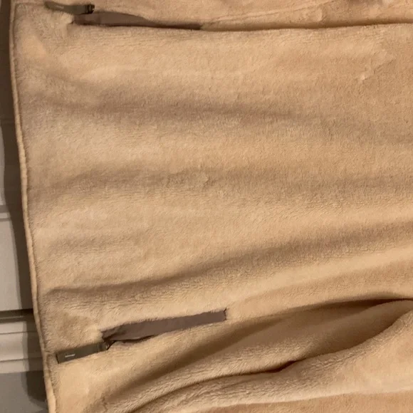 L.L. Bean Ladies fleece top - Picture 4 of 6